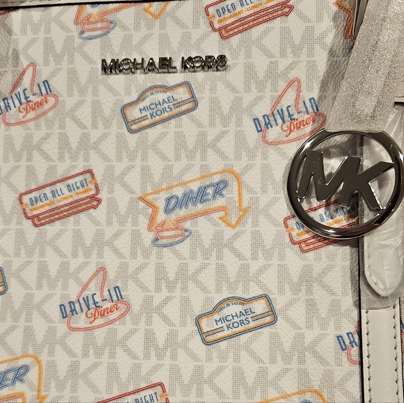 NWOT MK Jet Set Large Printed Signature Logo Tote Bag - Picture 6 of 10